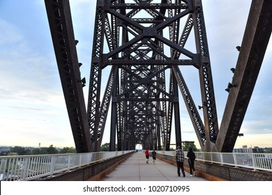 Big Four Bridge In Louisville, Kentucky, USA In 2016.