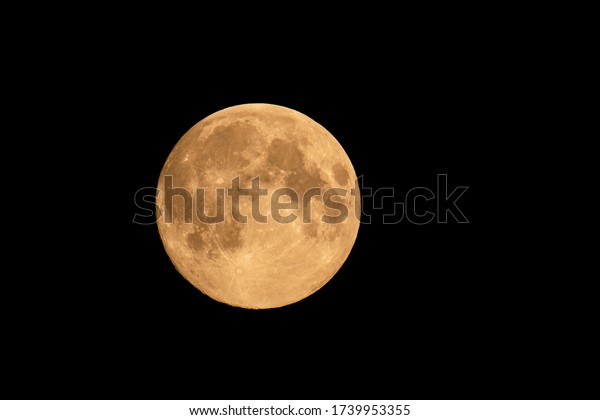 Big full moon
disk shot during supermoon
period