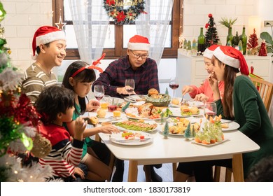 Big Happy Asian Family Grandparentsfathermother Santa Stock Photo ...