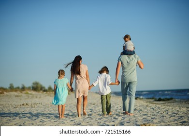 Familias Numerosas Imagenes Fotos De Stock Y Vectores Shutterstock