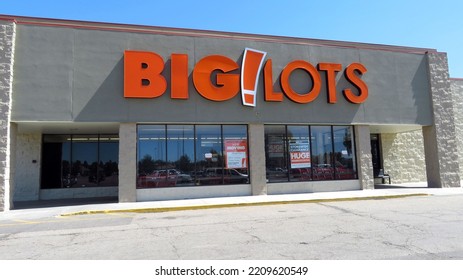 Big Lots Closing Move Front Building Stock Photo 2209620549 | Shutterstock