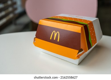 Big Mac Box Mcdonalds Logo On Stock Photo 2162558627 | Shutterstock