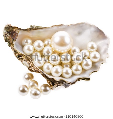 Big pearl in an oyster shell and small pearls , isolated on a white background .