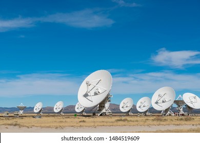 914 Radio telescope big Images, Stock Photos & Vectors | Shutterstock