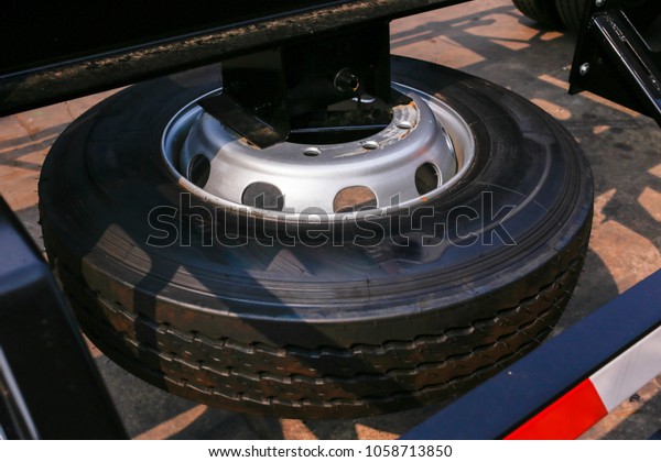 Big spare tire on the\
truck chassis.