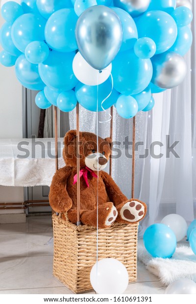 teddy bear balloon arch