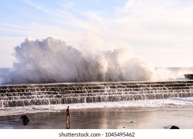 BIg Wave in the Ocean