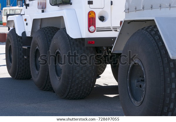 big wheels, the big car with a tread pattern\
stand without the movement