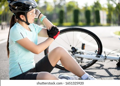 Bike Injuries. Young Woman Cyclist Fell Fell Off Road Bike While Cycling. Bicycle Accident, Injured Knee.