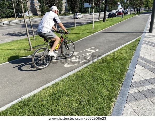 Bike Lane in city near car road, Bicyclist\
crossing bike lane,\
outdoors
