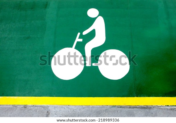 Bike lane and\
bike symbol on green\
footpath.
