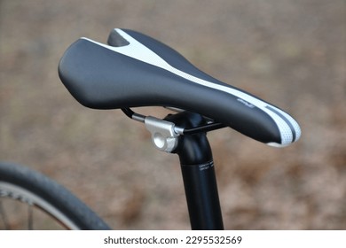 bike saddle detail (blackwhite seat on seatpost close up) bicycle, cyling, bike parts, blurry background, bokeh, macro outdoor sports road bike