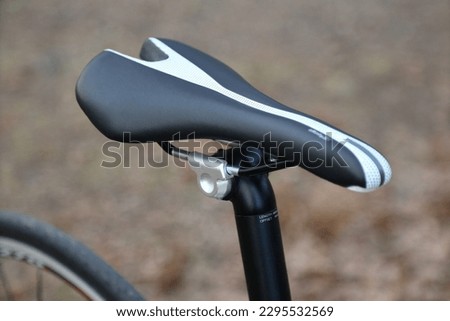 bike saddle detail (blackwhite seat on seatpost close up) bicycle, cyling, bike parts, blurry background, bokeh, macro outdoor sports road bike