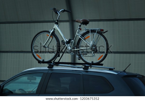 Bike\
transportation bike on the roof of a\
car