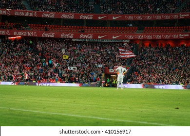 BILBAO, SPAIN - APRIL 20: Gorka Iraizoz With The Crowd Cheering Behind In The Match Between Athletic Bilbao And Athletico De Madrid, Celebrated On April 20, 2016 In Bilbao, Spain