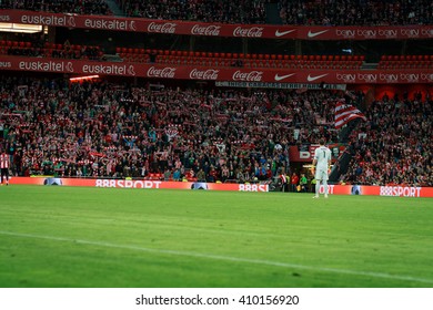 BILBAO, SPAIN - APRIL 20: Gorka Iraizoz With The Crowd Cheering Behind In The Match Between Athletic Bilbao And Athletico De Madrid, Celebrated On April 20, 2016 In Bilbao, Spain