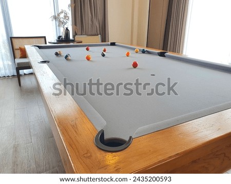 Billiard table with the position of the balls after the break shot