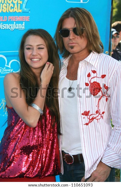 Foto Stok Billy Ray Cyrus Miley Cyrus World Edit Sekarang 110651093