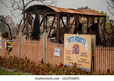 Bilpin, Australia - 2020-01-12 Australian Bushfire Aftermath: Burnt Building Of Tutty Frutty Cafe Near Bilpin, Blue Mountains, Australia