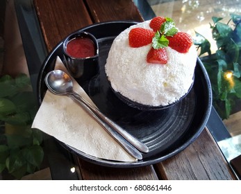Bingsu Dessert - Shutterstock ID 680861446