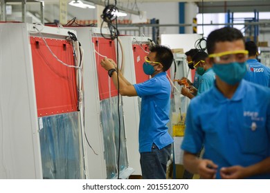 Bintan, Indonesia - Juni 25, 2020 - Man Worker With Protective Mask Check On The Main Assembly Line Of Medical Machine Production. Selective Focus Or Blurry