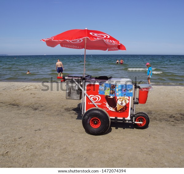 Binz, Mecklenburg-Vorpommern/Germany 08/05/2019\
ice-cream cart on the\
beach
