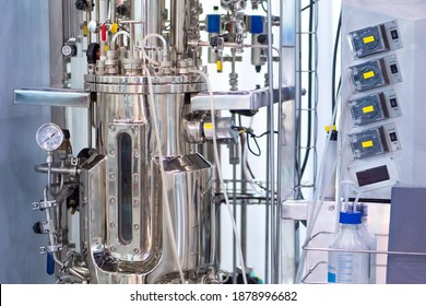 Bioreactor. Cultivation of microorganisms in the bioreactor. The creation of drugs. Microbiology. Biotech industry. Pharmacology. Laboratory fermenter. Microbial fermentation.  - Powered by Shutterstock