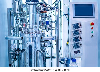Bioreactor. Cultivation of microorganisms in the bioreactor. Laboratory fermenter. Microbial fermentation. The creation of drugs. Microbiology. Biotech industry. Pharmacology.