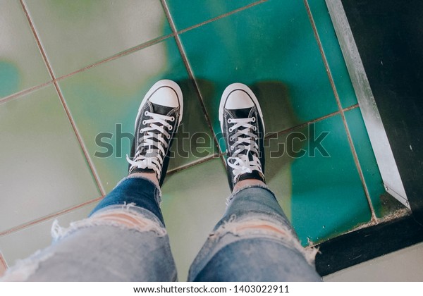 converse and ripped jeans