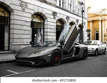 Imagenes Fotos De Stock Y Vectores Sobre Lamborghini Door