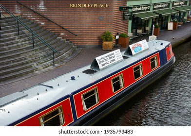 Birmingham, UK - 02 17 2009: A House On The Water Serving As A Buffet, A Restaurant Moored On The Canal In The Brindley Place Area