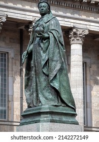 BIRMINGHAM, UK - MAY 28, 2019:  Statue Of Queen Victoria (by Sir Thomas Brock) In Victoria Square