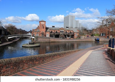 Birmingham-Fazeley Canal Roundabout In Birmingham UK.