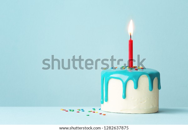Gateau D Anniversaire Avec Une Bougie Rouge Photo De Stock Modifiable Gateau D Anniversaire Avec Une Bougie Rouge Photo De Stock Modifiable