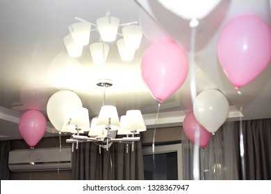 Bilder Stockfotos Und Vektorgrafiken Balloons From Ceiling