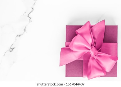 Birthday, Wedding And Girly Branding Concept - Pink Gift Box With Silk Bow On Marble Background, Girl Baby Shower Present And Glamour Fashion Gift For Luxury Beauty Brand, Holiday Flatlay Art Design