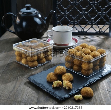 biscuit serving with teaset background