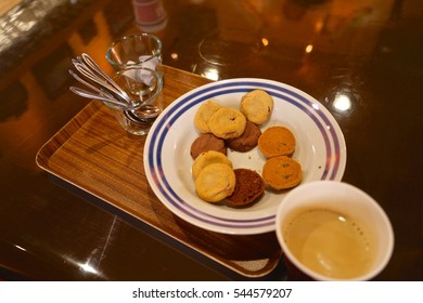 Biscuit tray with fork