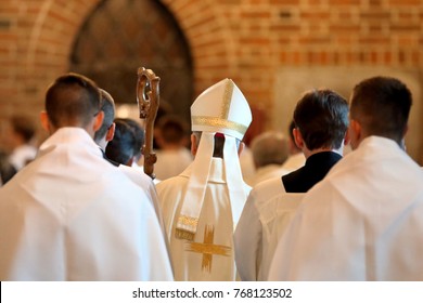 Bishop goes to Mass in the church