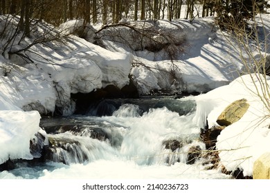 Bishop In Winter Snow Lake Is The Perfect Destination To revitalize Your Spirit And Body With A Winter Escape.
 Relaxation Isn’t A Want But A Human Need. 