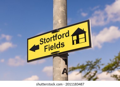 Bishop's Stortford, Hertfordshire. UK. July 19th 2021. Yellow Sign Indicating Directions To A New Housing Development.