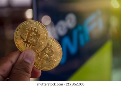 Bitcoin Crypto-currency And Computer Fee Finance With Online Stock Charts Forex Cryptocurrency. Online Trading