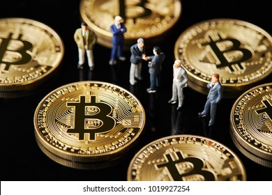 3,127 Miniature bitcoin Images, Stock Photos & Vectors | Shutterstock