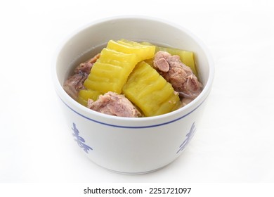 Bitter gourd soup with pork ribs
Simple menu featuring vegetables Soft pork belly and shiitake mushrooms, mellow taste, make a big pot, can be stored for a long time - Shutterstock ID 2251721097