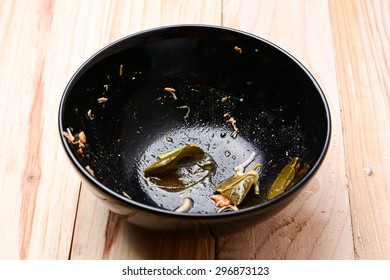 Black bowl have Food stains. photo taken:12 jul 2015