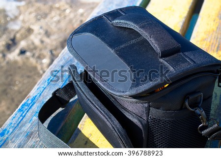 Black camera bag , zipper , standing on the bench
 Foto d'archivio © 