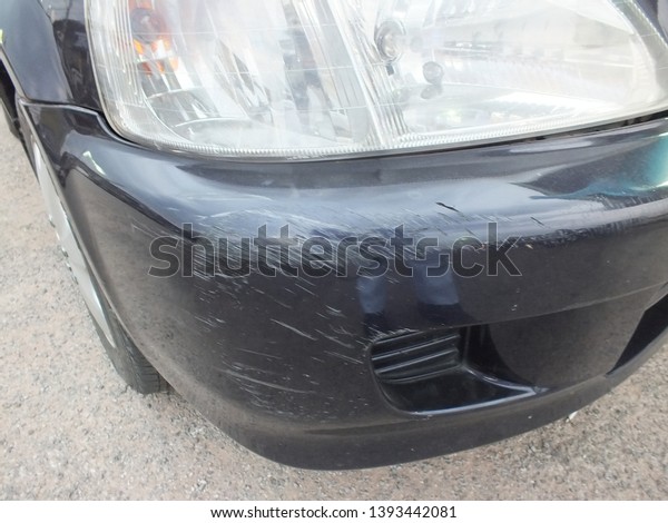 Black cars are not bumped down. Is the top of\
the skirt Should be fixed,\
maintained