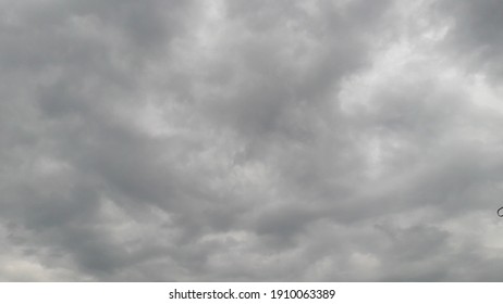 Black clouds hanging in the sky are a sign of overcastity - Shutterstock ID 1910063389