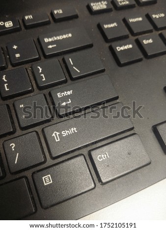 The black computer keybord is on the table.