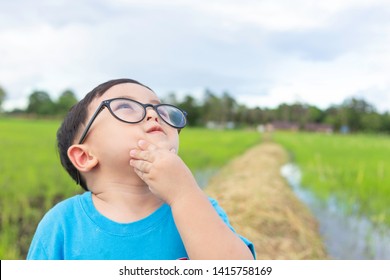 The Black frame glasses on the face of boys with short-sighted eyes in front, short-sighted children from playing outdoor activities all the time Concepts.
